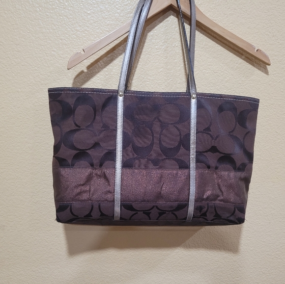 Coach  totes - Picture 2 of 13